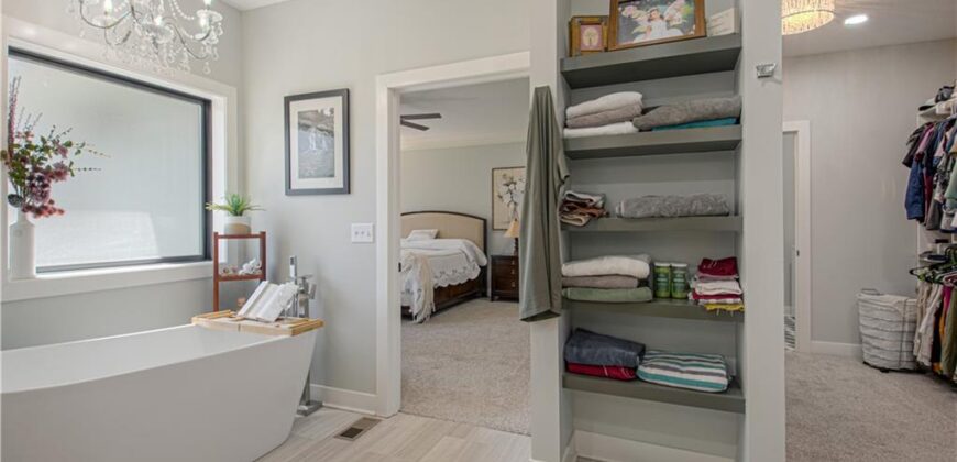 2144 Crooked Creek Drive, Kearney, MO 64060