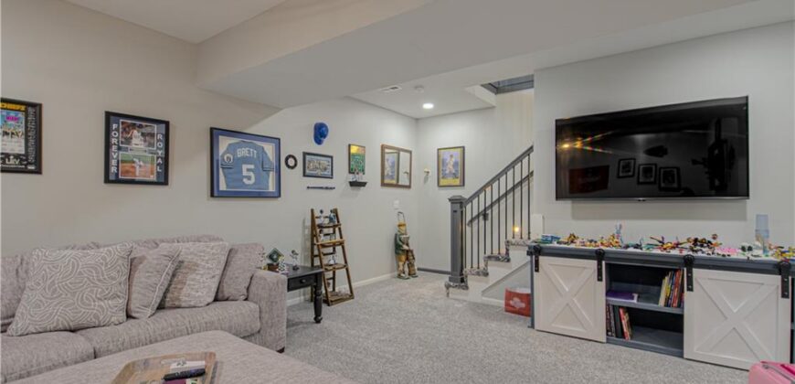 2144 Crooked Creek Drive, Kearney, MO 64060