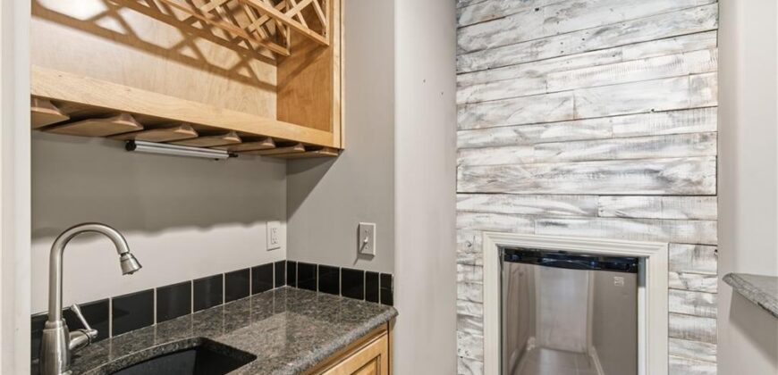 9425 N Spruce Court, Kansas City, MO 64156