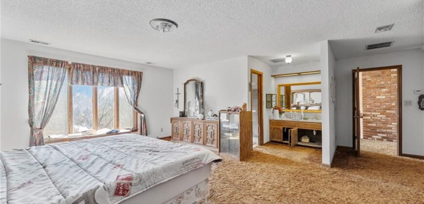 9955 NW Windover Drive, Kansas City, MO 64153