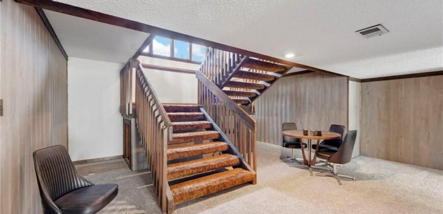 9955 NW Windover Drive, Kansas City, MO 64153