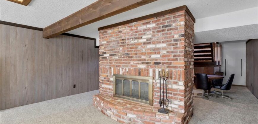 9955 NW Windover Drive, Kansas City, MO 64153