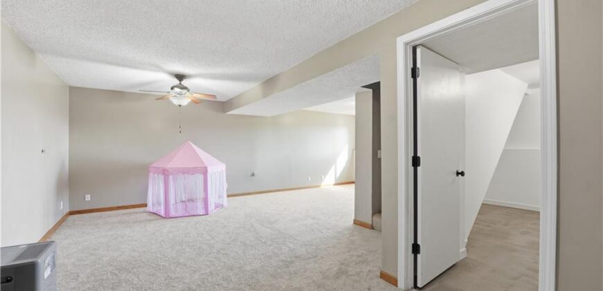 1305 Stonecrest Drive, Kearney, MO 64060