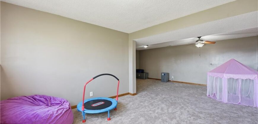 1305 Stonecrest Drive, Kearney, MO 64060