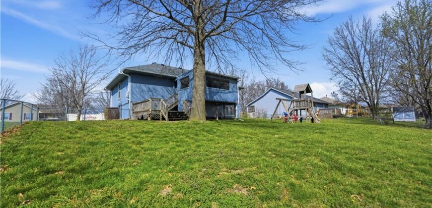 1305 Stonecrest Drive, Kearney, MO 64060