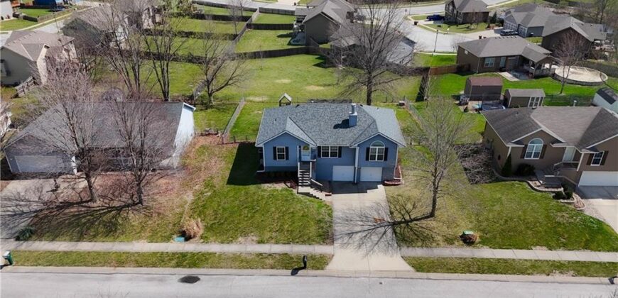 1305 Stonecrest Drive, Kearney, MO 64060