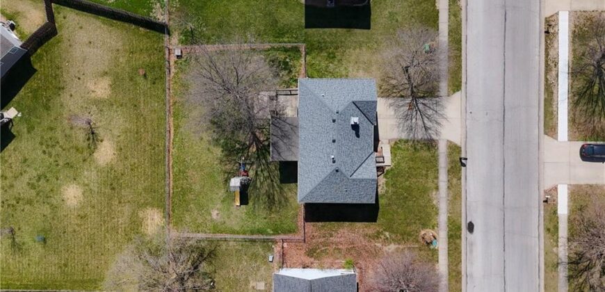 1305 Stonecrest Drive, Kearney, MO 64060