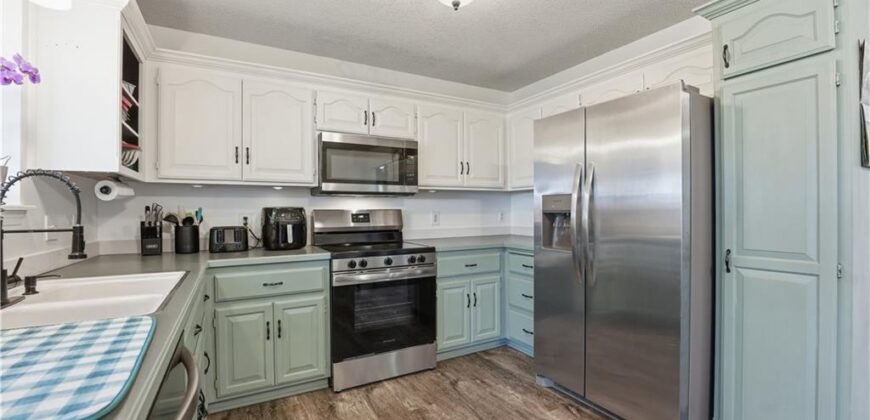 1305 Stonecrest Drive, Kearney, MO 64060