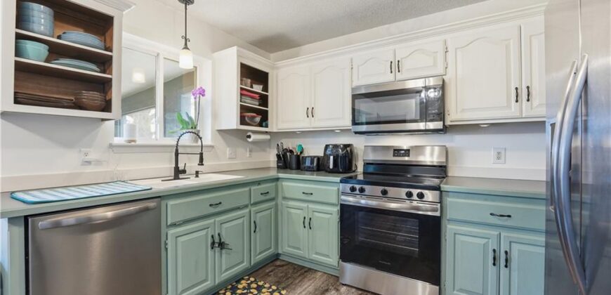 1305 Stonecrest Drive, Kearney, MO 64060