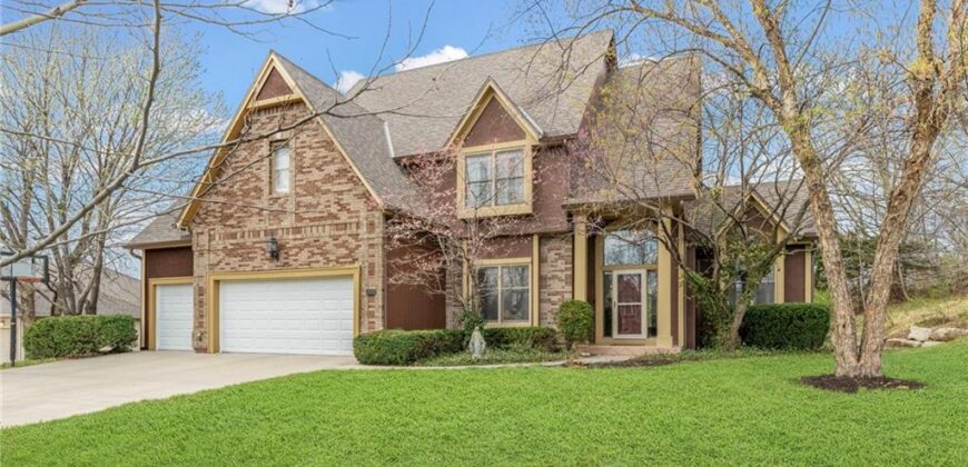 10400 River Hills Drive, Parkville, MO 64152