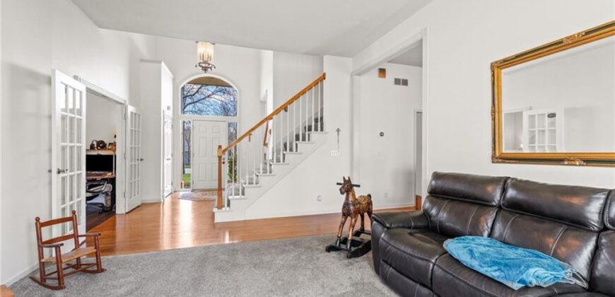 10400 River Hills Drive, Parkville, MO 64152