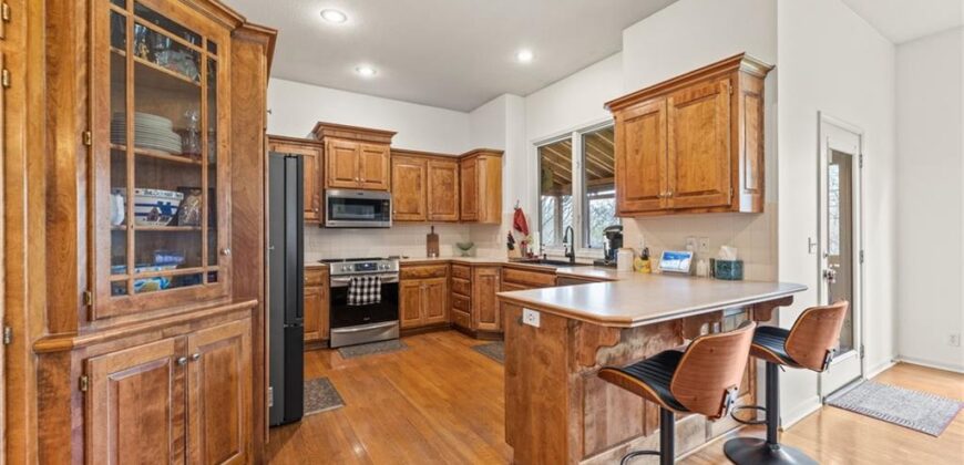 10400 River Hills Drive, Parkville, MO 64152