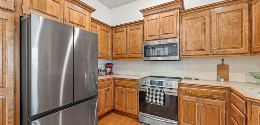 10400 River Hills Drive, Parkville, MO 64152