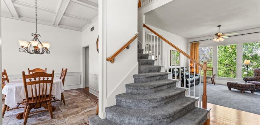 10400 River Hills Drive, Parkville, MO 64152