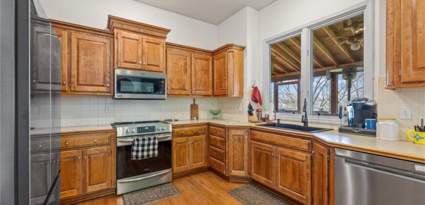 10400 River Hills Drive, Parkville, MO 64152