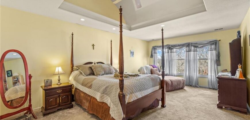 10400 River Hills Drive, Parkville, MO 64152