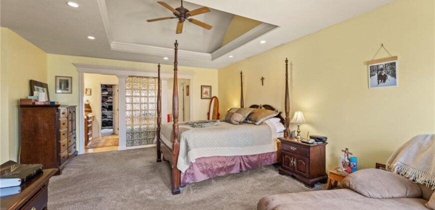 10400 River Hills Drive, Parkville, MO 64152