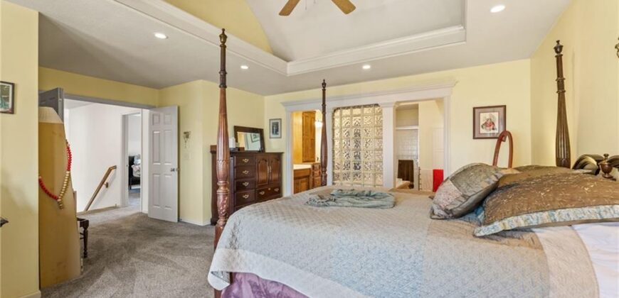 10400 River Hills Drive, Parkville, MO 64152