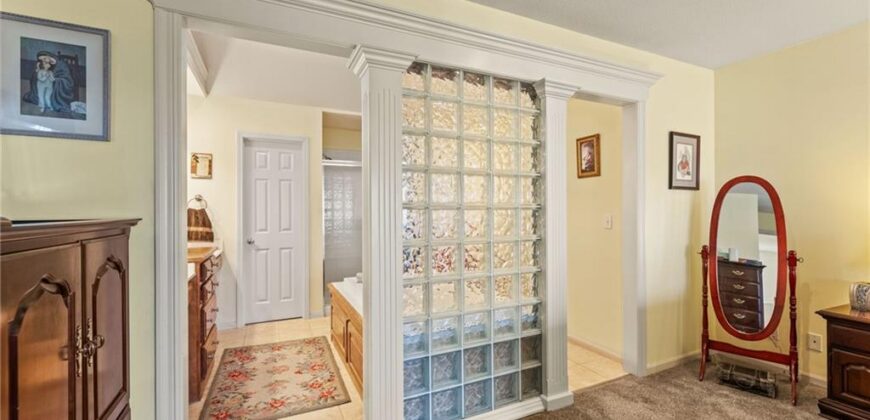 10400 River Hills Drive, Parkville, MO 64152