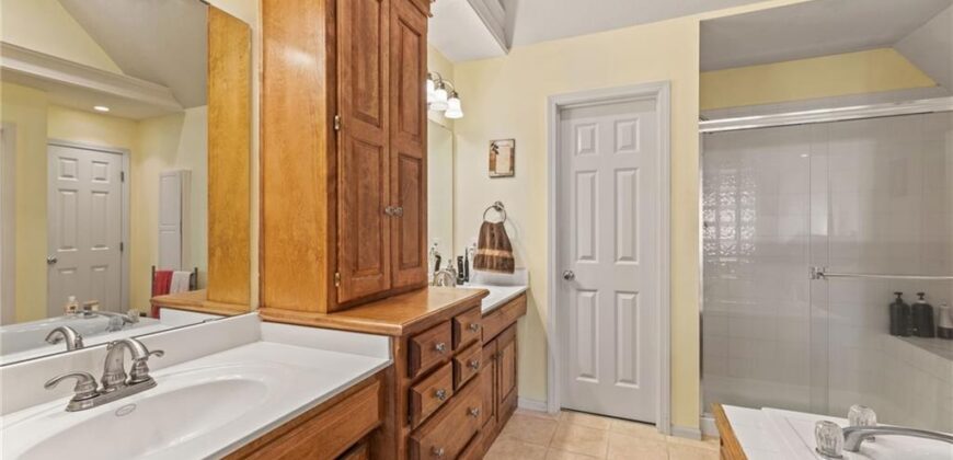 10400 River Hills Drive, Parkville, MO 64152