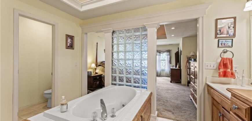 10400 River Hills Drive, Parkville, MO 64152