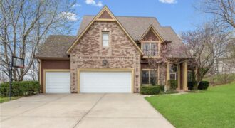 10400 River Hills Drive, Parkville, MO 64152