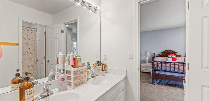 10400 River Hills Drive, Parkville, MO 64152