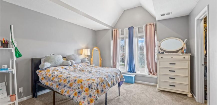 10400 River Hills Drive, Parkville, MO 64152