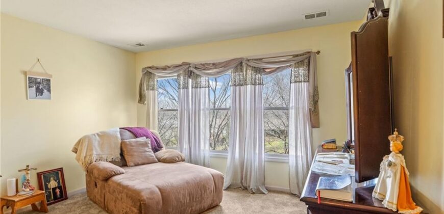 10400 River Hills Drive, Parkville, MO 64152