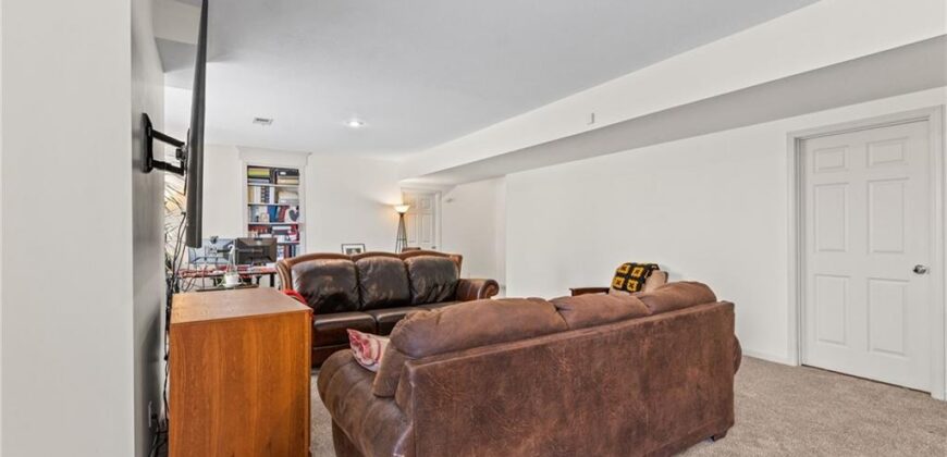 10400 River Hills Drive, Parkville, MO 64152