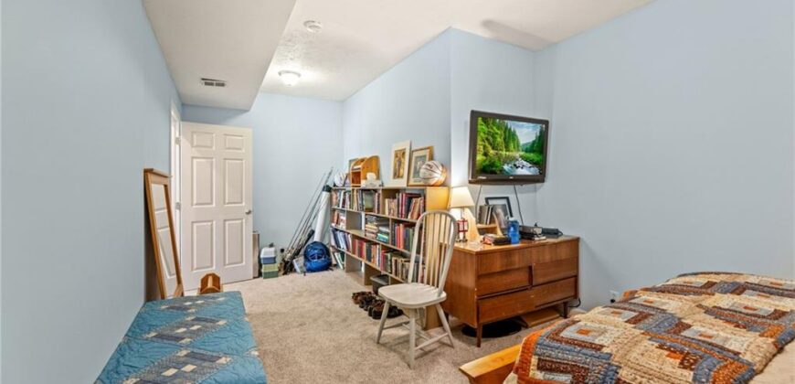 10400 River Hills Drive, Parkville, MO 64152