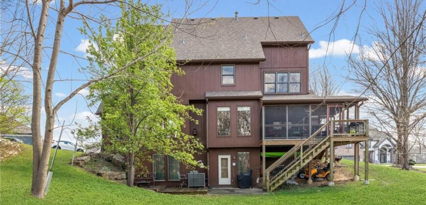 10400 River Hills Drive, Parkville, MO 64152