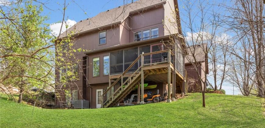 10400 River Hills Drive, Parkville, MO 64152