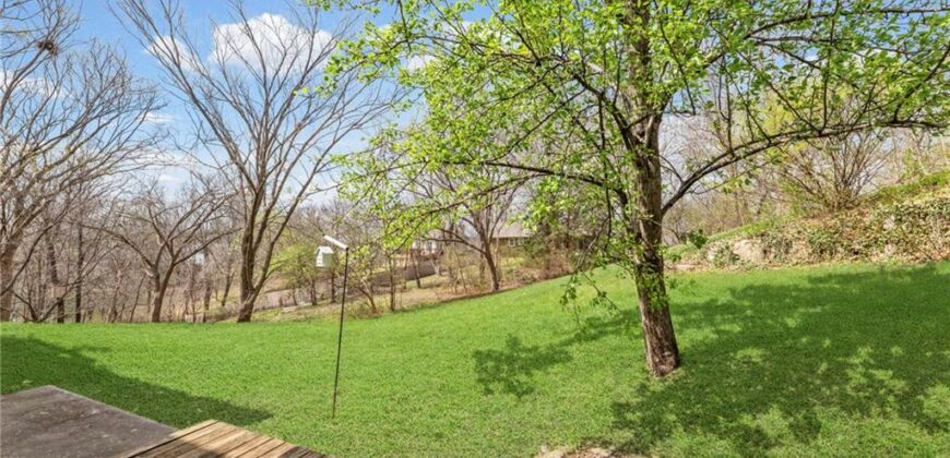 10400 River Hills Drive, Parkville, MO 64152