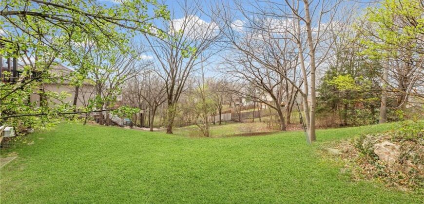 10400 River Hills Drive, Parkville, MO 64152