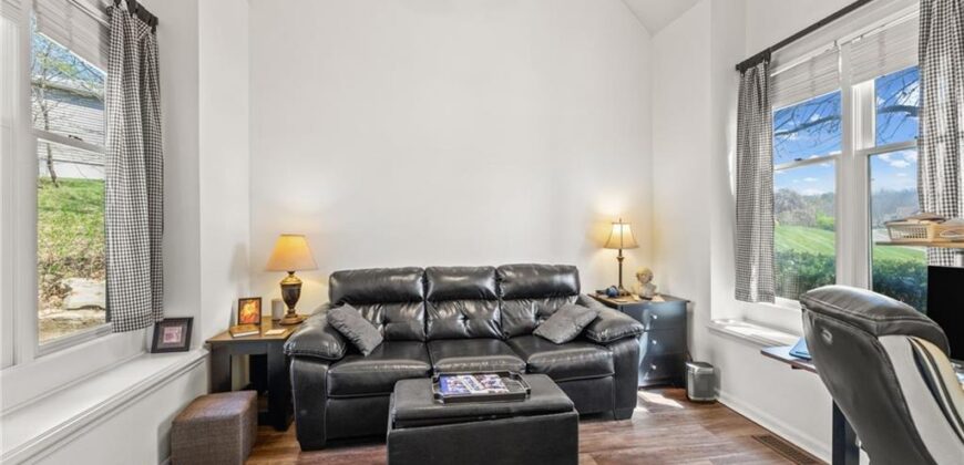 10400 River Hills Drive, Parkville, MO 64152