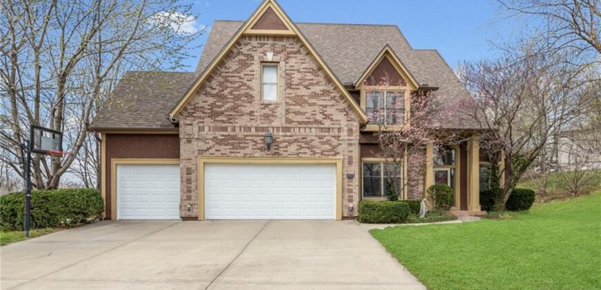 10400 River Hills Drive, Parkville, MO 64152