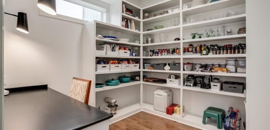 9750 McIntosh Court, Parkville, MO 64152