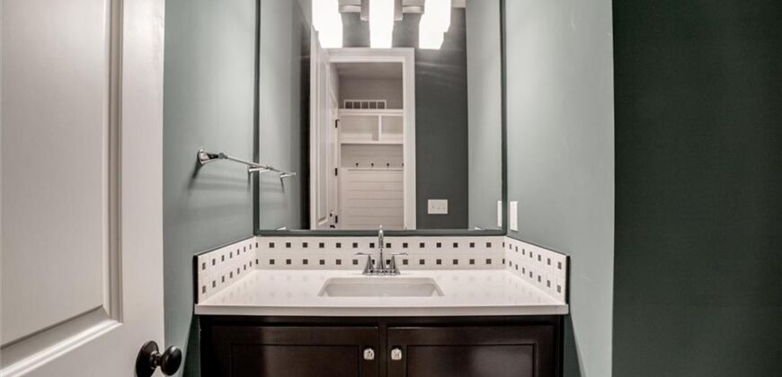 9750 McIntosh Court, Parkville, MO 64152