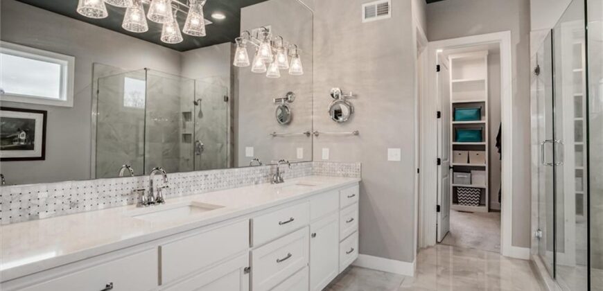 9750 McIntosh Court, Parkville, MO 64152