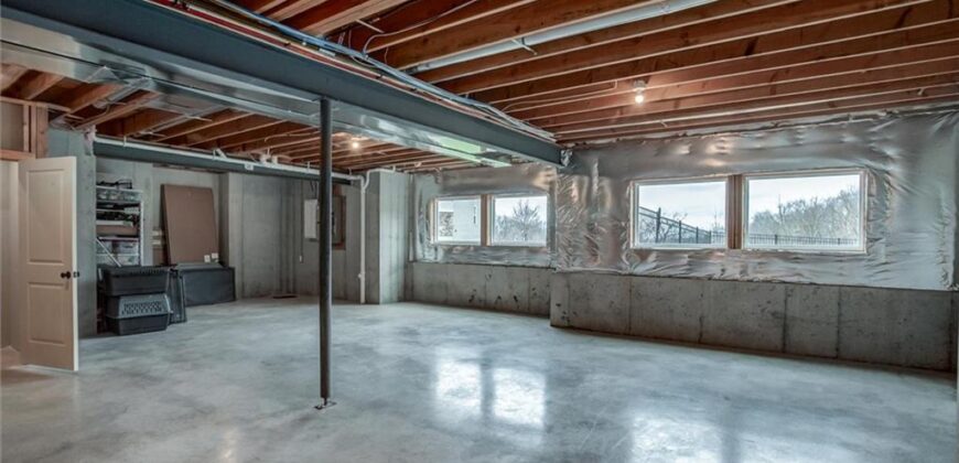 9750 McIntosh Court, Parkville, MO 64152