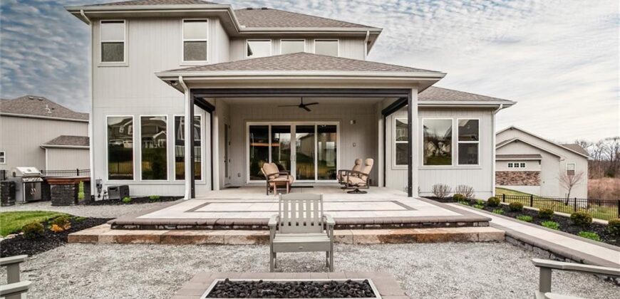 9750 McIntosh Court, Parkville, MO 64152