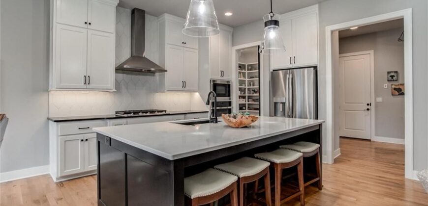 9750 McIntosh Court, Parkville, MO 64152