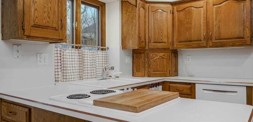 7317 N Nevada Avenue, Parkville, MO 64152