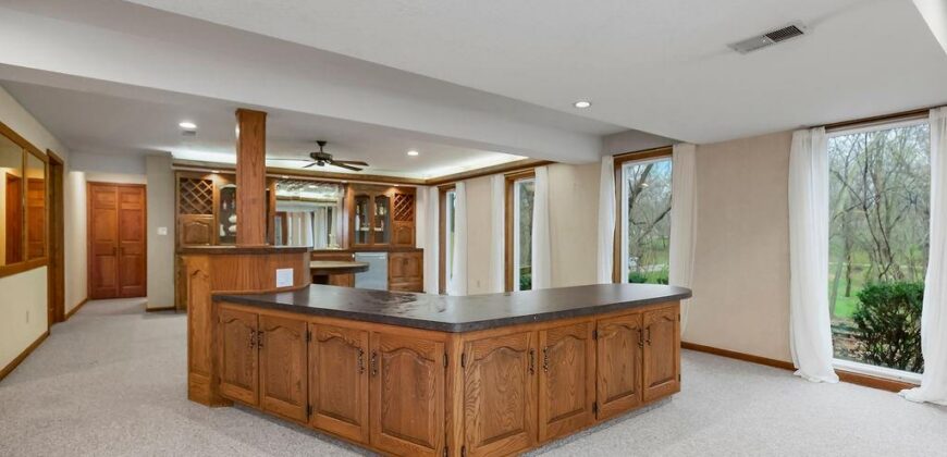 7317 N Nevada Avenue, Parkville, MO 64152