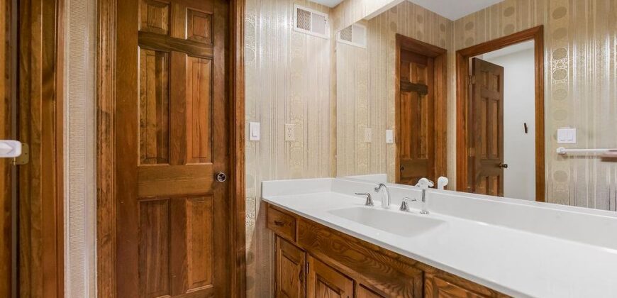 7317 N Nevada Avenue, Parkville, MO 64152