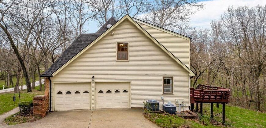 7317 N Nevada Avenue, Parkville, MO 64152