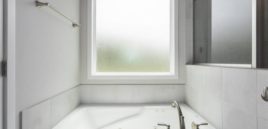 717 Riverwood Drive, Liberty, MO 64068