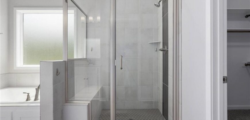 717 Riverwood Drive, Liberty, MO 64068