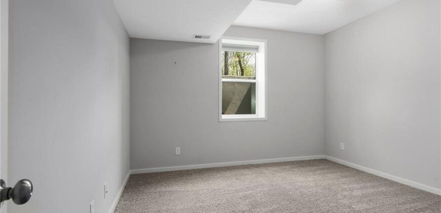 717 Riverwood Drive, Liberty, MO 64068